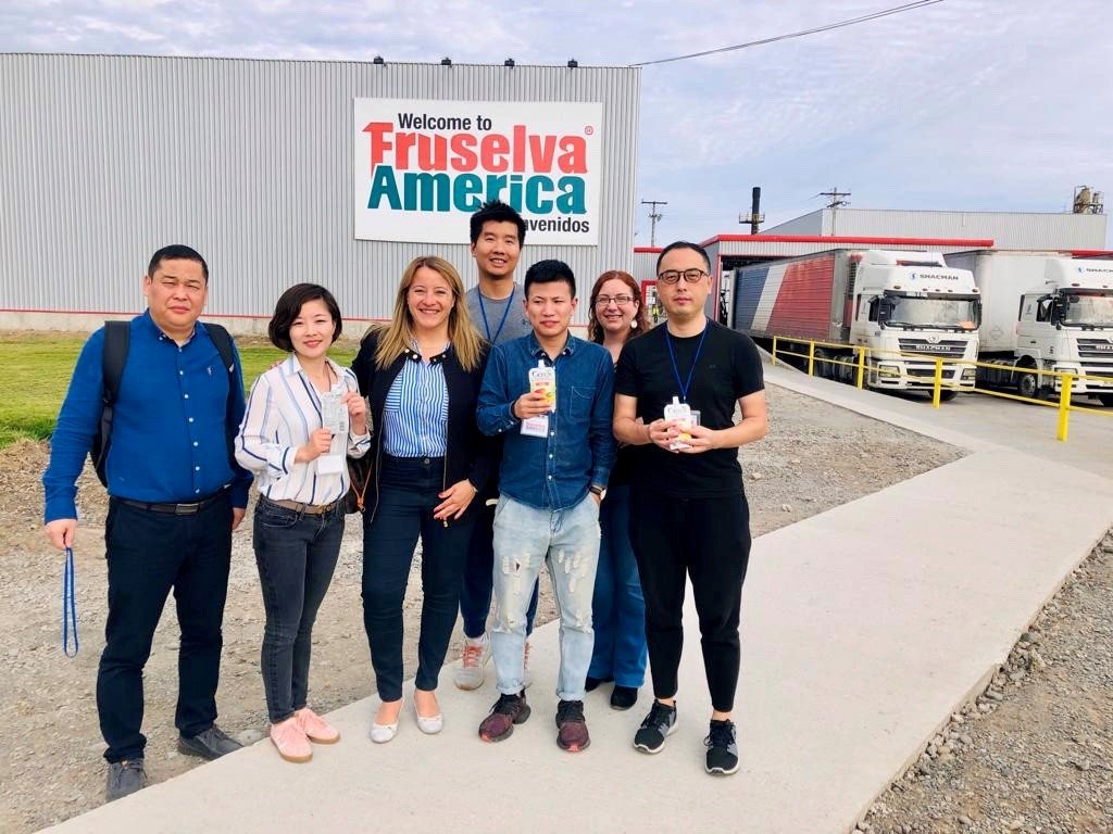 ProChile_Maule's tweet photo. Una intensa agenda realizaron en el #Maule los Ejecutivos de #WinChain!! Visitaron la Exportadora #ElCisne en #Teno🍒🍏Se reunieron con la Exportadora #Cochrane; fueron a #Fruselva; se reunieron con Ganaderos del Maule AG; estuvieron en #ViñaValleFrío y en #NiceBlue y #Bberri 👏 https://t.co/w4uJpd6VHC