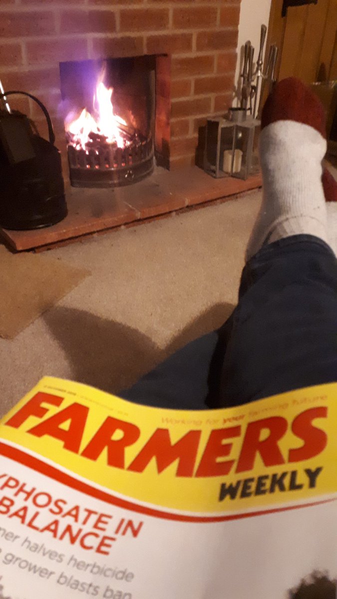 ChrisHewis's tweet image. Just so we all know where we stand, don't ask me to do anything. #FridayFeeling  #goingnowherefast