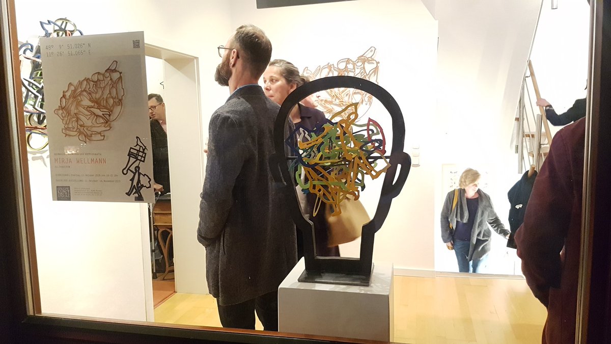 LauraHitti's tweet photo. "Ich werte Geräusche nicht mehr. Für mich sind sie neutrale Reize, die uns als Menschen weiterbringen. Sie sind für uns überlebensnotwendig!" Sagt @HearingNest auf der Vernissage in der Galerie Kunststücke #soundartist https://t.co/wWmO2lp5bN
