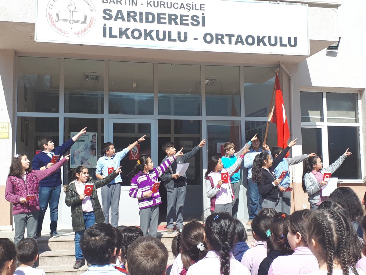 Kahraman ordumuzun  yanindayiz.Allah yar ve yardimciniz olsun...Kalbimiz ve dualarimiz sizinle...
#ÖğretmenlerMehmetçiğinYanında