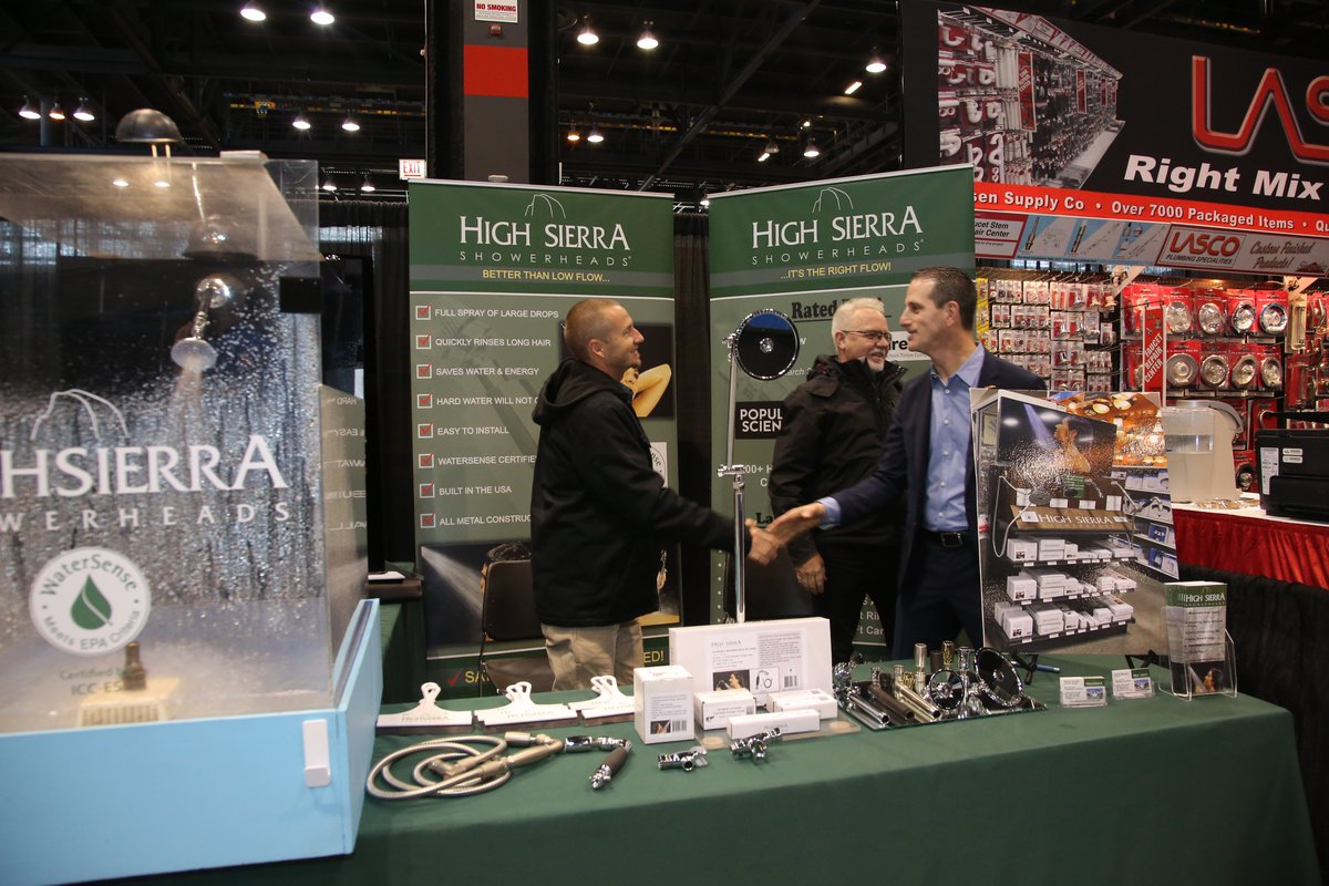 BetterShowers's tweet photo. It was an unexpected pleasure to meet @TrueValue President and CEO John Hartmann, who stopped by High Sierra's booth at the recent #TrueValueFallReunion!
#TrueValueReunion
(At booth: our owner David Malcolm & operations manager Rusty Tucker. Photo © Oscar and Associates.) https://t.co/NQIX9Gd1HN
