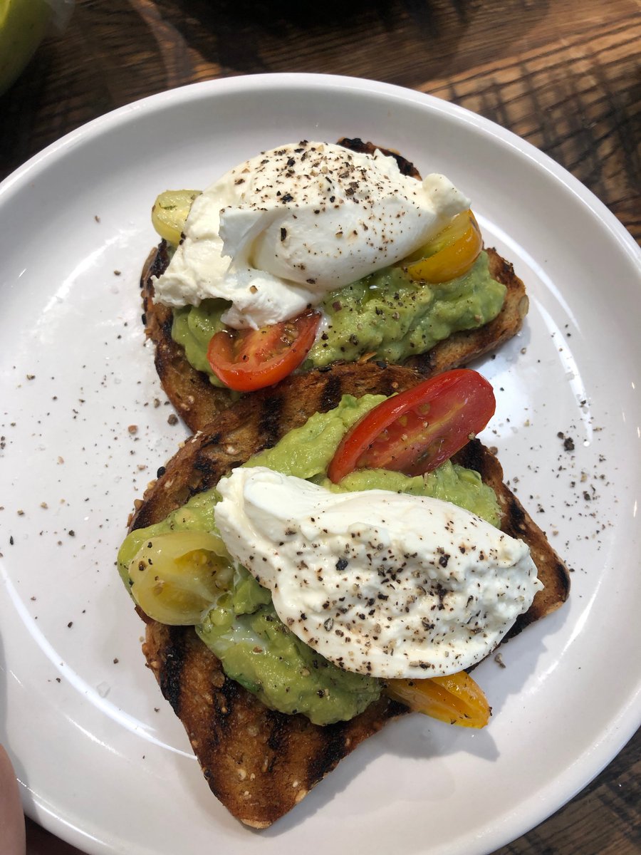 AvosFromMexico's tweet photo. We had a wonderful time hosting several content creators at our AFM office yesterday! Who else thinks this #AvoToast was picture perfect? #AvoU #AFMFam https://t.co/AlsbepcEyu