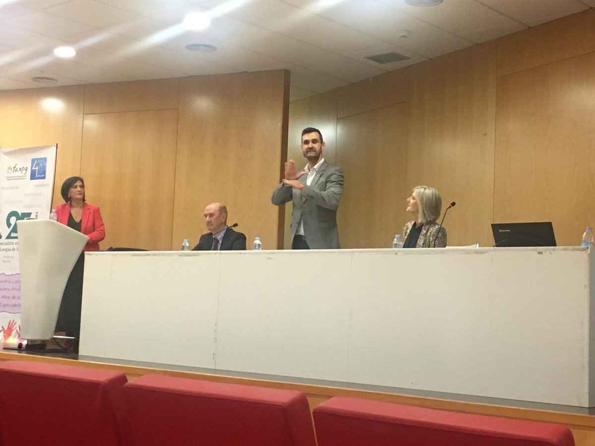 faxpg's tweet photo. ¡Felicidades, Especialistas en LSE! Estamos celebrando el 25 aniversario de la profesión en #santiagodecompostela y nos acompañan el Director Xeral de Educación y la Secretaria Xeral de Emprego de la @Xunta. La próxima semana os mostraremos el resumen del acto. #25ELSEFAXPG https://t.co/MjZzITmhC8