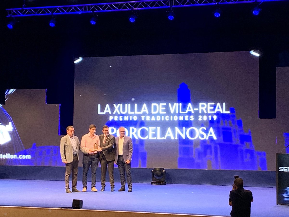 MarisaMezquita's tweet photo. 🏆Encantada con el Premio Tradiciones que Radio Castellón ha entregado hoy a #vilareal por su tradicional #Xulla 🥩declarada de Interés Turístico Provincial gracias a la iniciativa del #ppvila_real 👏👏 #premiosrcs19 https://t.co/uWSwgbQONC