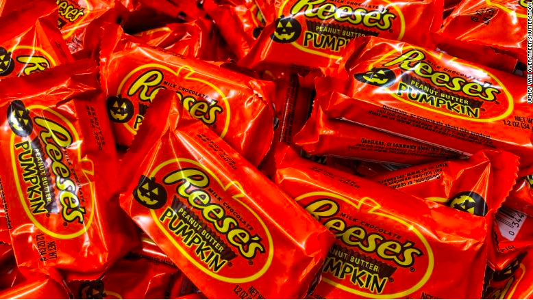 TPNRETAIL's tweet photo. We love the poll, but @Hersheys @reeses were always #1 in our hearts! #TPNSOUl #CLIENT https://t.co/WecMigXDky https://t.co/TvmfqxgokZ