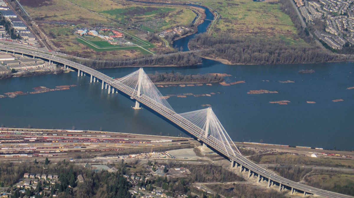 SkyTrain4Surrey's tweet photo. PRESS RELEASE: The 60% spike in traffic on the Port Mann Bridge is because there has been rapid growth but NO rapid transit in #SurreyBC + the Langleys. The need for full 16km #SLSkyTrain is clearer than ever https://t.co/Tpf8jo5MzN #bcpoli #surreypoli #vanpoli #langleypoli (1/6) https://t.co/eVBOIfYZyU
