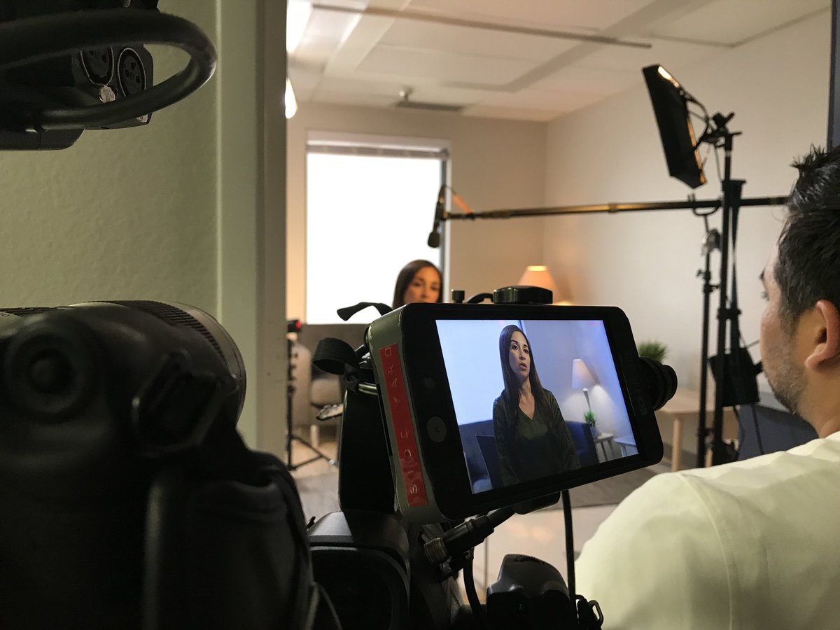 thesideyard's tweet photo. Filming 5 interviews with access to 1 room was tricky but we became furniture movers on this one to make it happen. Of course twitter only let me post 4 pics🤦🏻‍♂️ #videoproduction #bts #houston #video #corporatevideo #interview #videosetup #furnituremovers https://t.co/x1a7wEvqaI