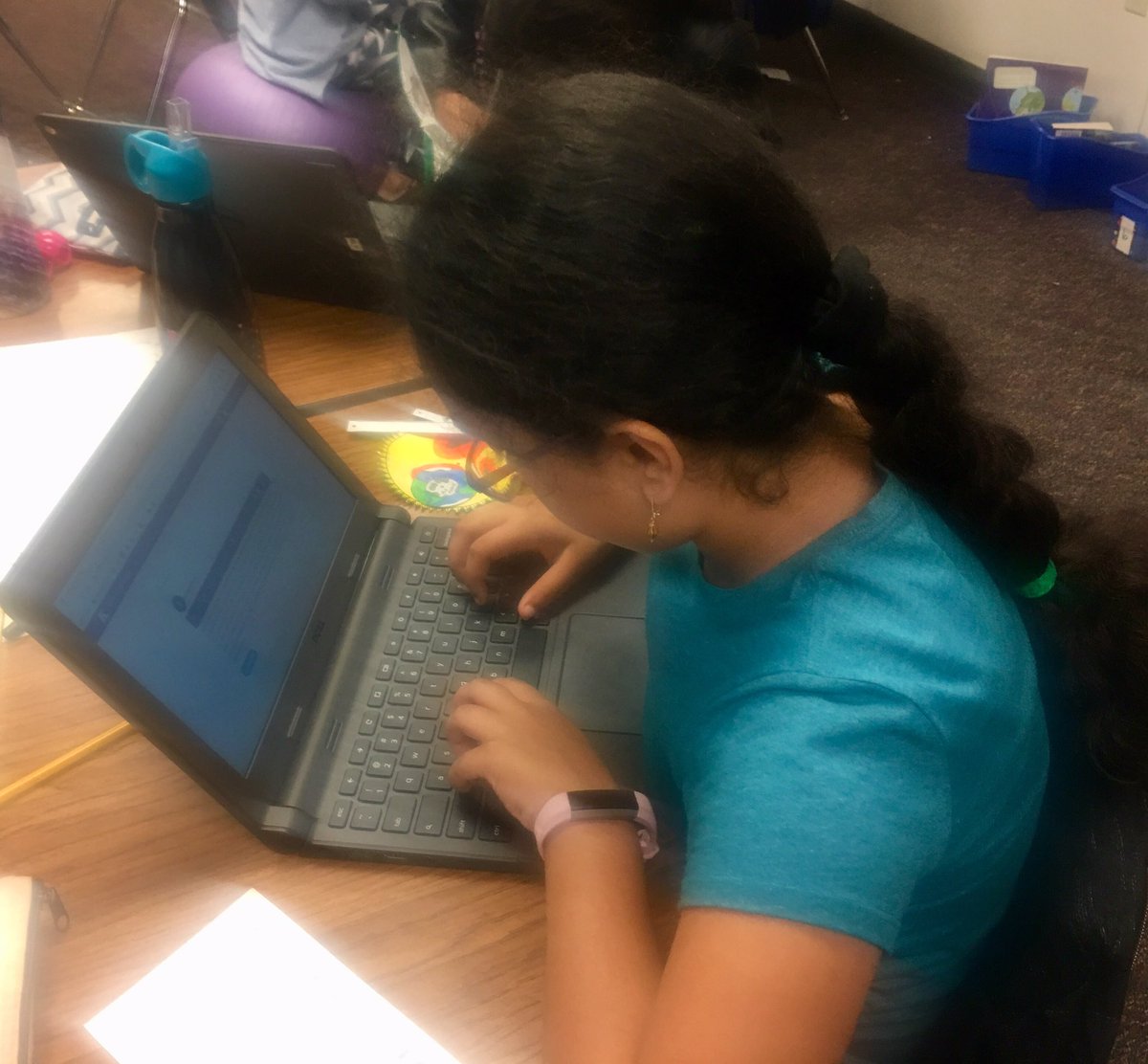 ShelCraig's tweet photo. 5th graders responding to Front Desk, our Global Read Aloud title by blogging. @kellyyanghk @Kidblog @SpicewoodPYP #SWESInnovates https://t.co/HrTdRLpfqW