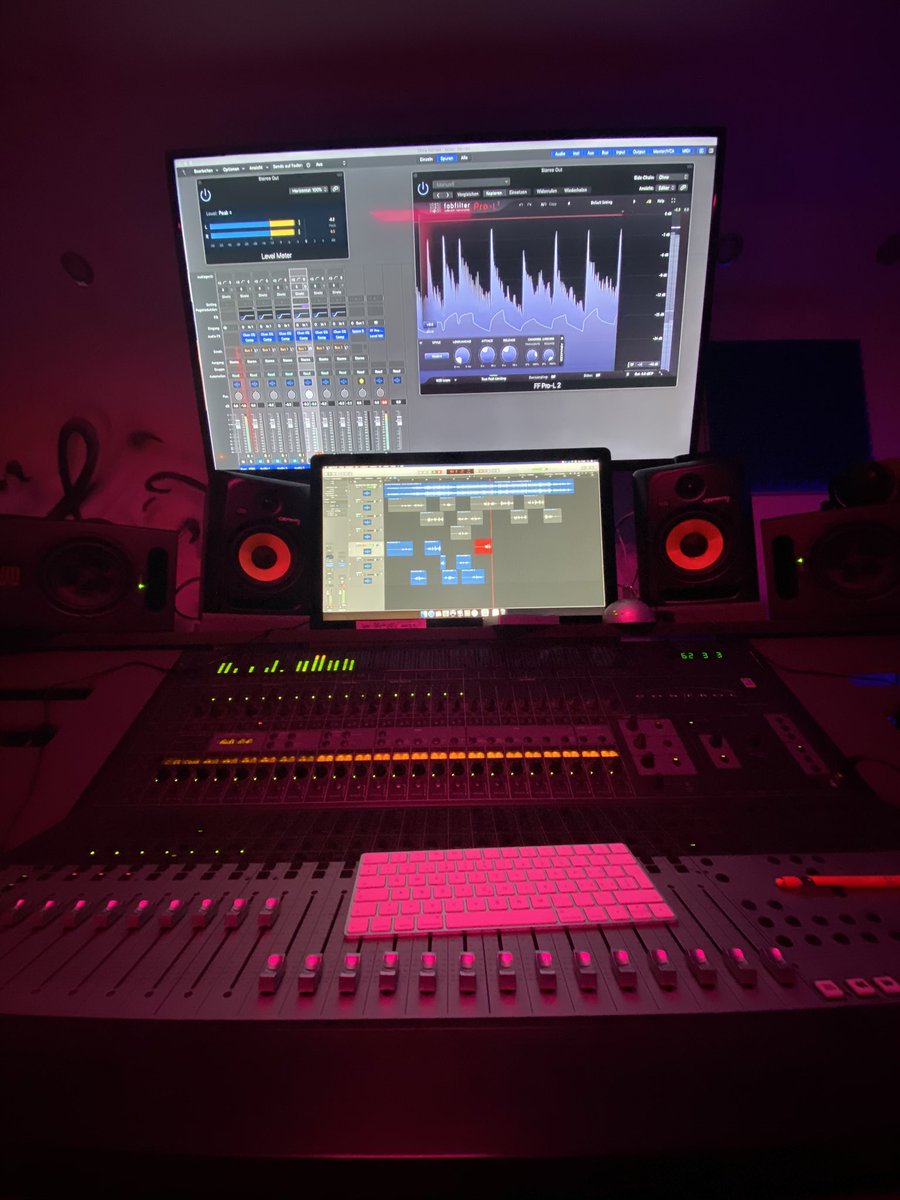 lvdrm1312's tweet photo. Workplace! #studio #wohlen #Switzerland #bookings #available https://t.co/1Noi7tnHw3