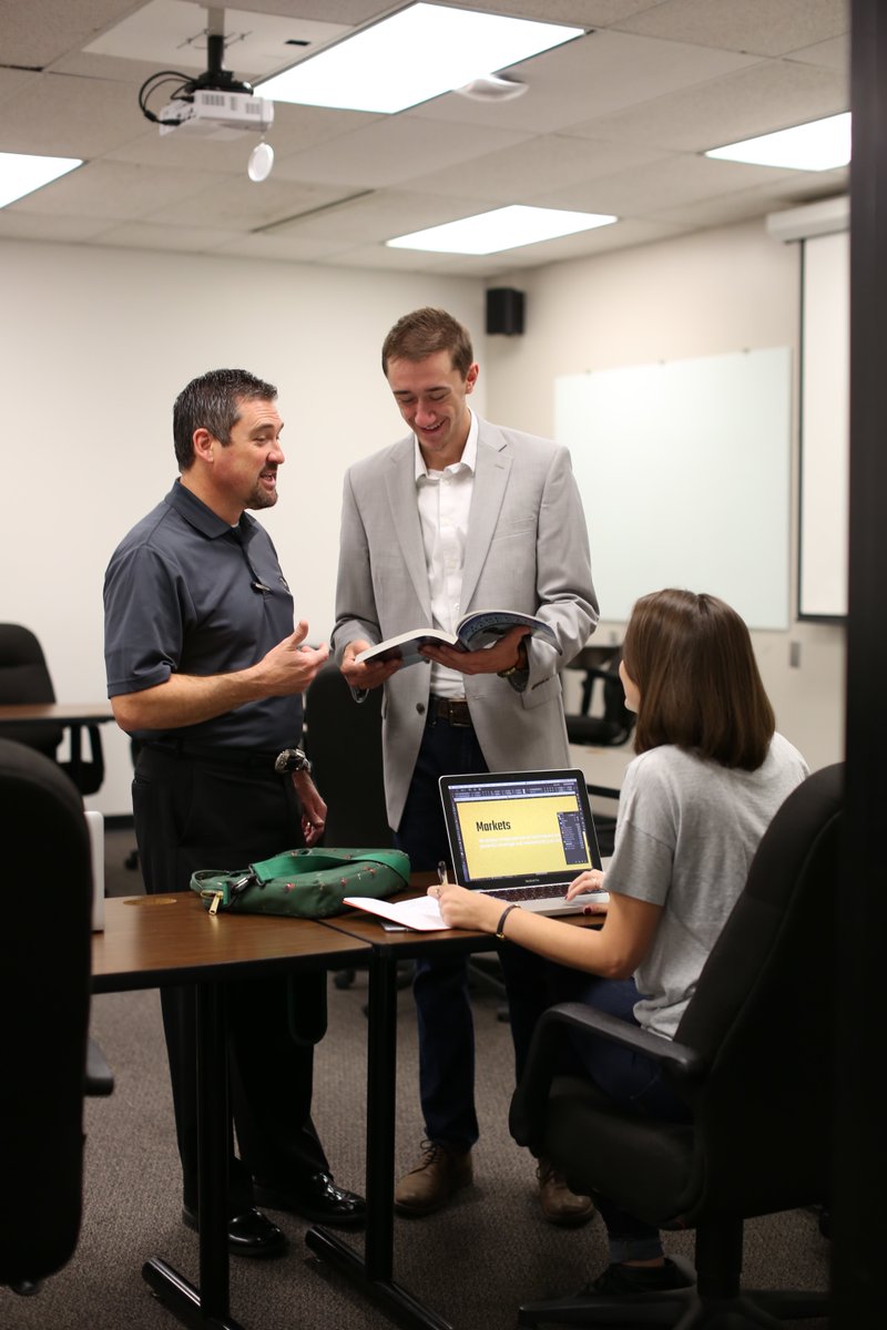 Congrats to  Dr. Burt Smith for achieving 25 YEARS of PERFECT attendance to the OKC chapter of the American Marketing Association. 🎉 👏 

We are so proud to have such a dedicated professor on campus, teaching students to always pursue learning!

oc.edu/news/ocs-burt-…