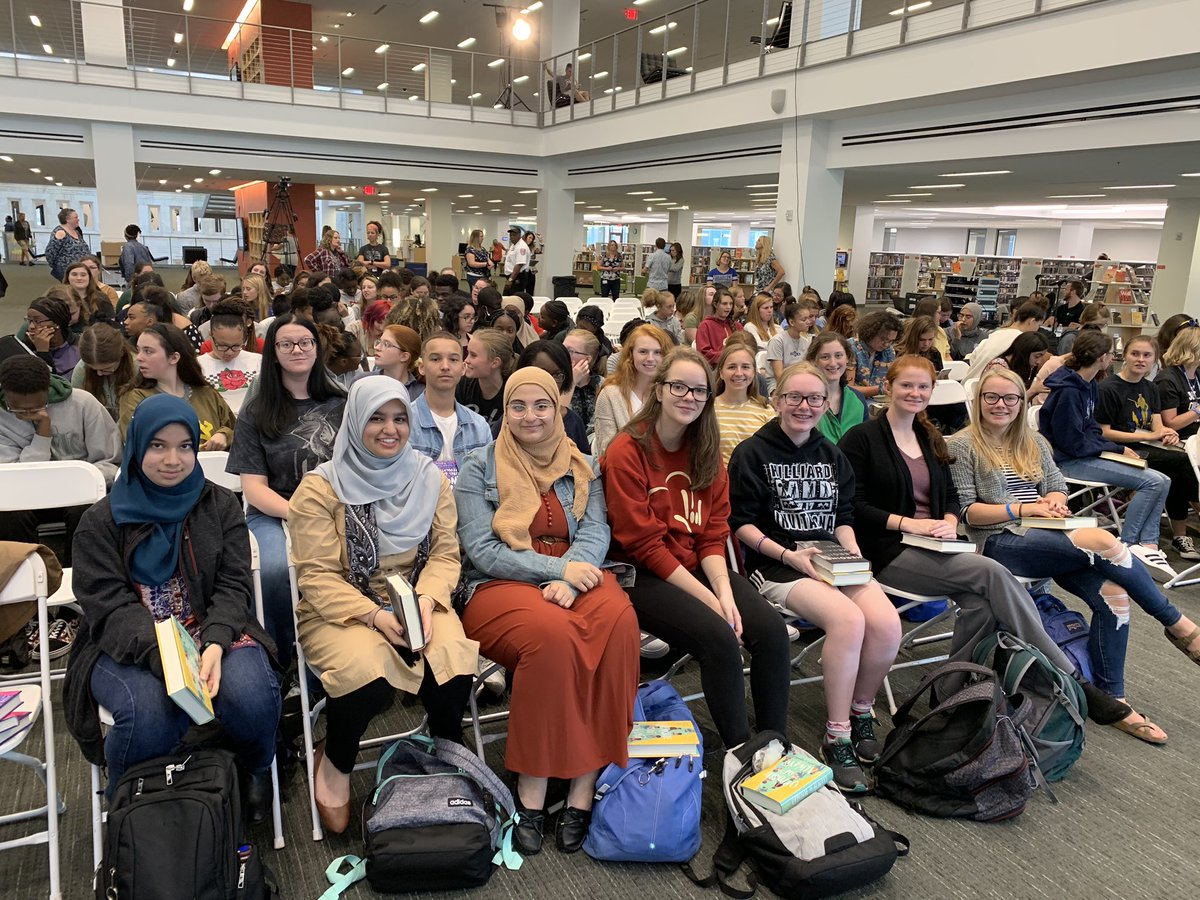 hdvbookadvocate's tweet photo. We love books! CML Field Trip! #TeenReadWeek #lifelonglearning #readersanonymous https://t.co/XscRS0EvuK