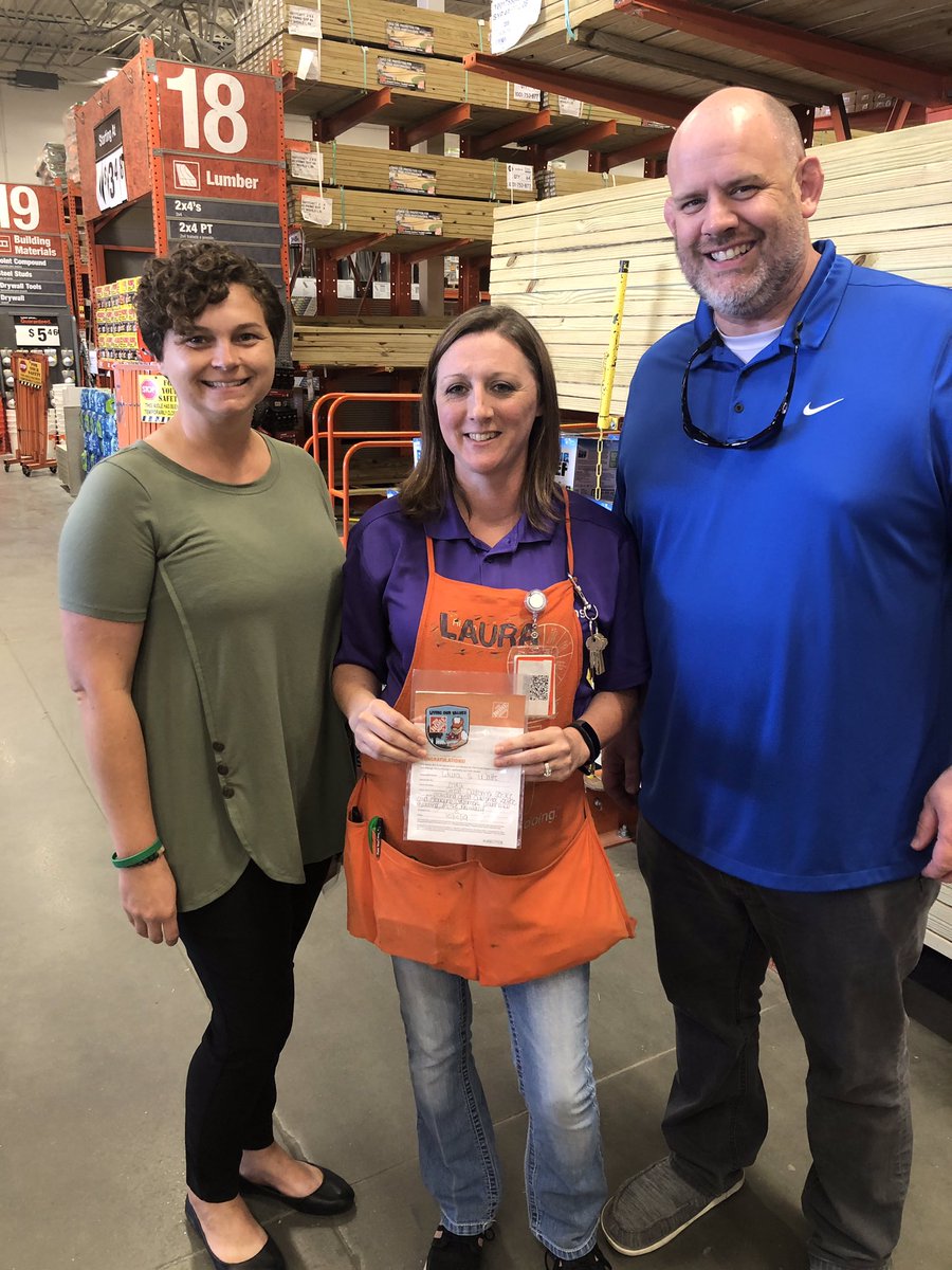 DeeterDeeter's tweet photo. Recognizing some great Front End associates for providing excellent customer service resulting in recoveries! #Frontendaccuracy #lisa @MelissaKTHD @GunbarrelHD742 @misshd03 @MichelleTramme8 @Tbelk5 https://t.co/5c347o9lcw