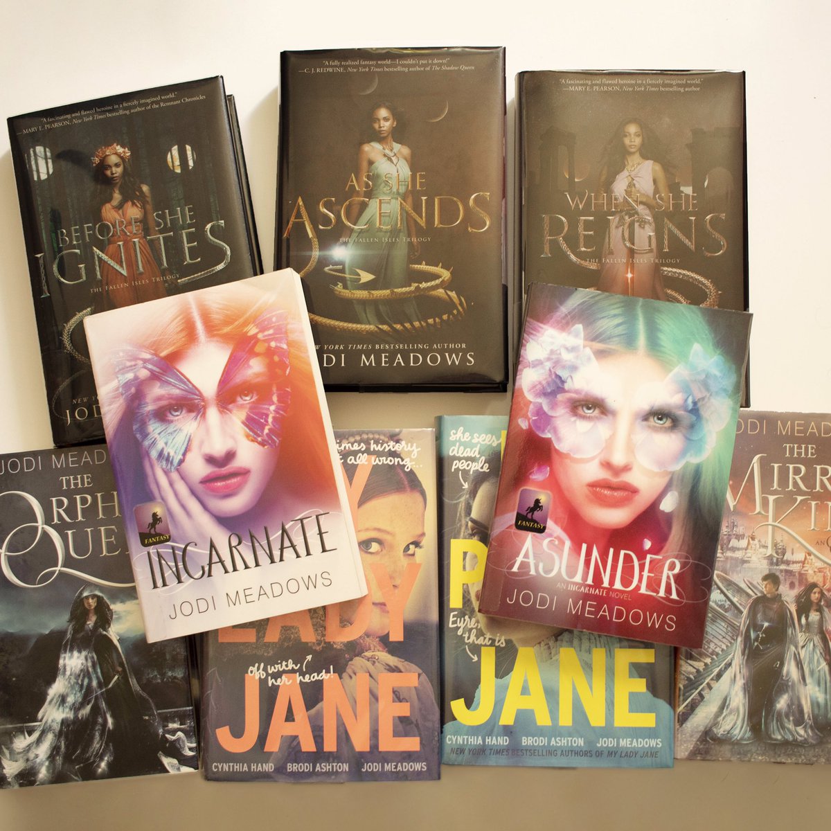LitService's tweet photo. Donβt forget to listen to our newest episode with @jodimeadows! It was a blast having her on the podcast! π
.
.
.
#LitService #Podcast #JodiMeadows #BeforeSheIgnites #AsSheAscends #WhenSheReigns #Incarnate #Asunder #TheOrphanQueen #TheMirrorKing #MyLadyJane #MyPlainJane https://t.co/920kfwey8w