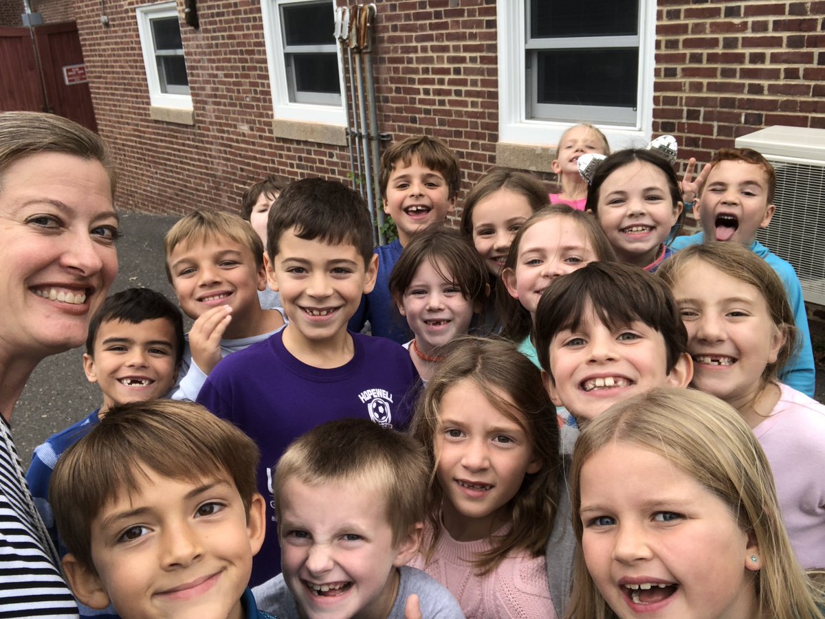 KymHarjes's tweet image. These smiling Friday faces make me smile 😀🥰 #classselfie