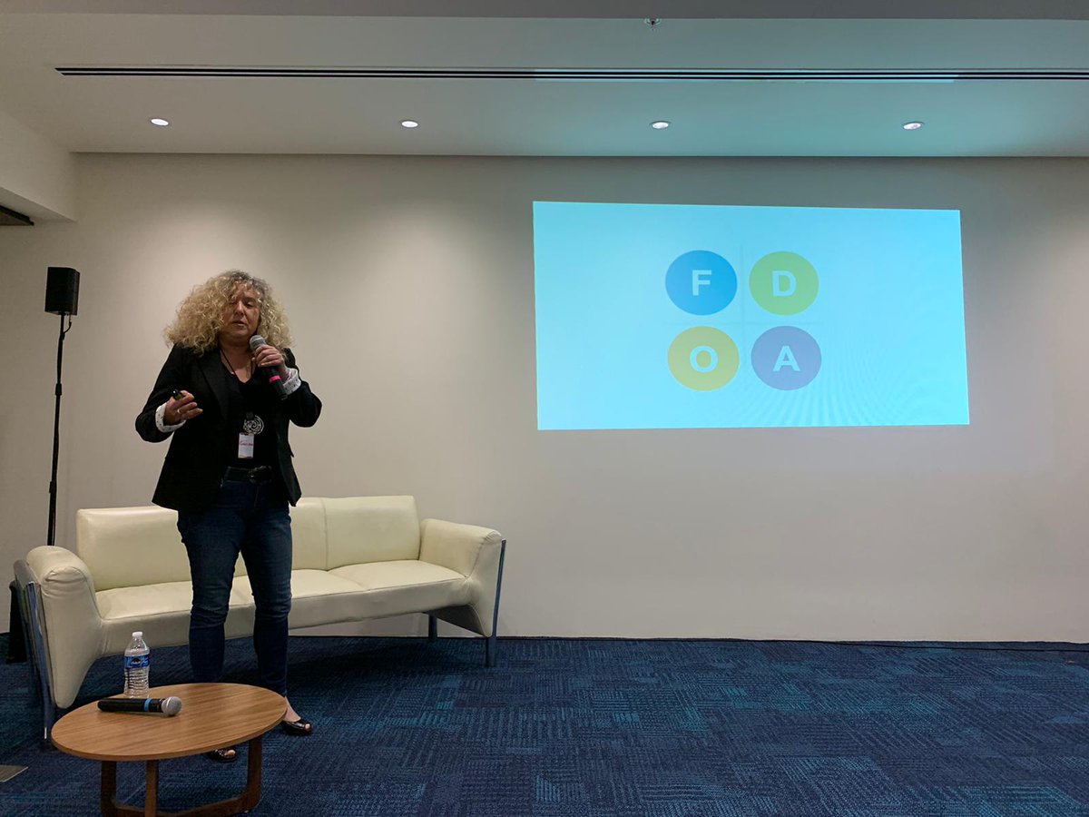 SalutiTreball's tweet photo. @DecentNanowork, Investigadora de la @la_UPC, explica las bondades de los "Nanomateriales: retos y oportunidades" durante la jornada técnica en México. Para no perdérselo...
#ORP2019 #Mexico2019 https://t.co/HpSFjvZaeZ