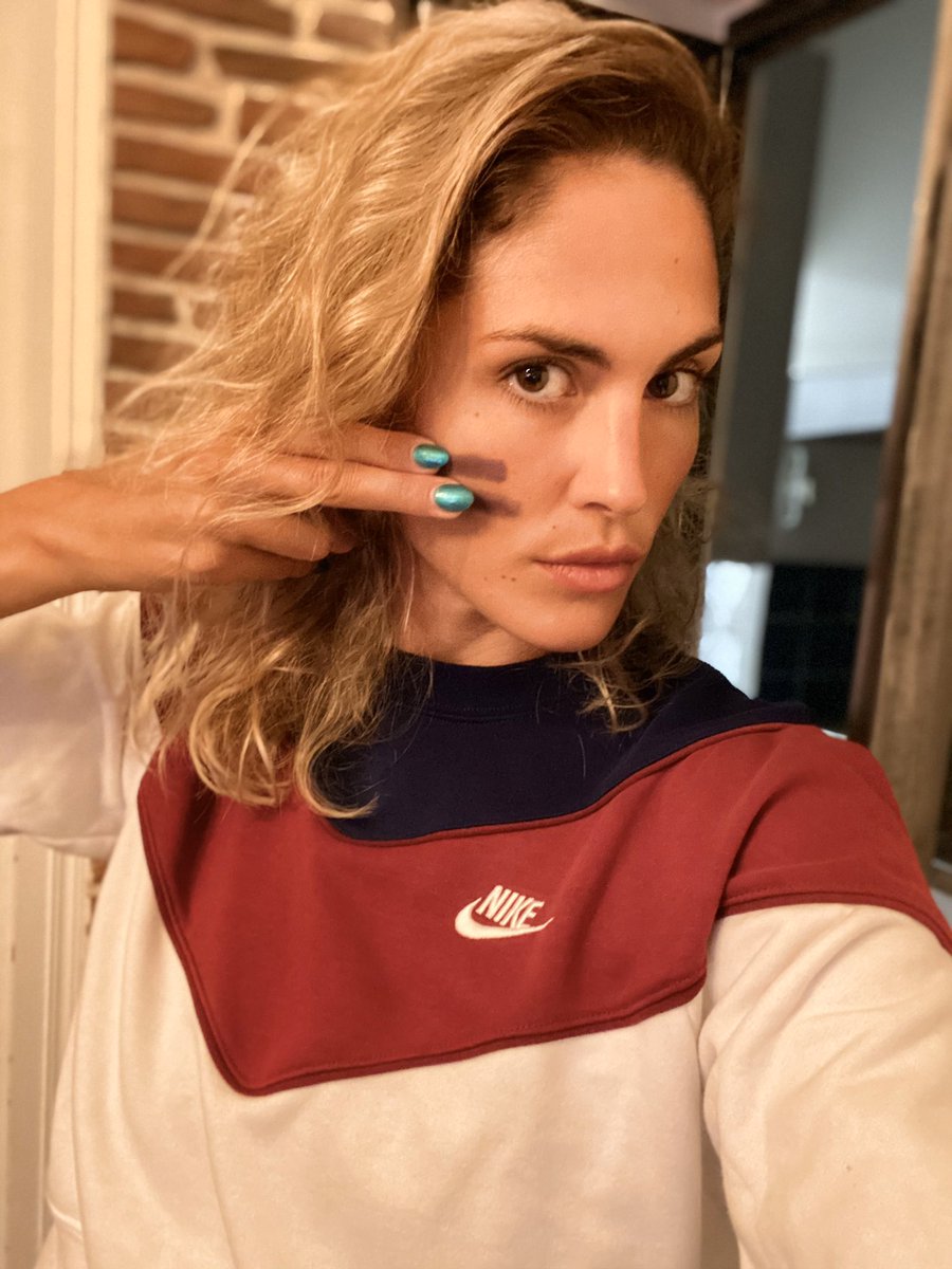 Eloclouvel's tweet photo. Aujourd’hui c’est la journée de la fille. Un mouvement créé par #planfrance pour que les filles au même titre que les garçons, aient le droit à l’éducation. Et que leur(s) liberté(s) soit respectée(s). Faites vous aussi un selfie avec le signe = sur votre visage 💪❤️@PlanFrance https://t.co/ZtgsfOyYhc