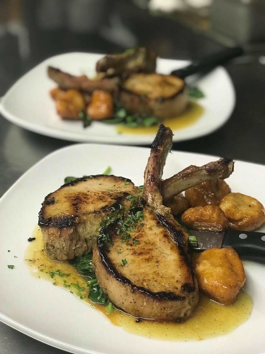 archandeddies's tweet photo. Roasted Bone In Pork Chops w/ sweet potato gnocchi, sautéed spinach and brown butter https://t.co/S8p0N20eUQ