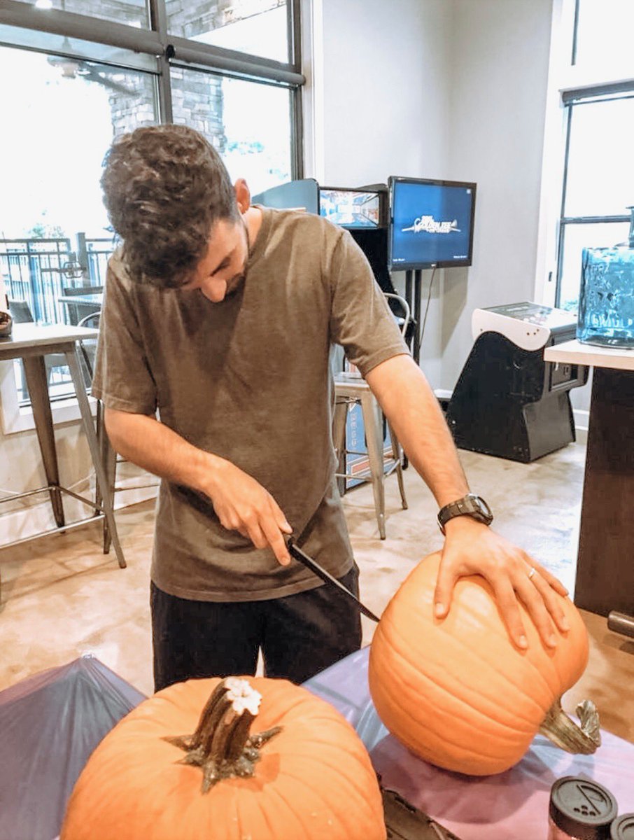 VilleConnection's tweet photo. Thank you to everyone who came out last night! The pumpkins turned out {spook}tacular!! 🎃
•
•
•
•
#SHSU #TheConnectionSHSU #LiveStudyConnect #LoveWhereYouLive https://t.co/Sn7i2QfiPR