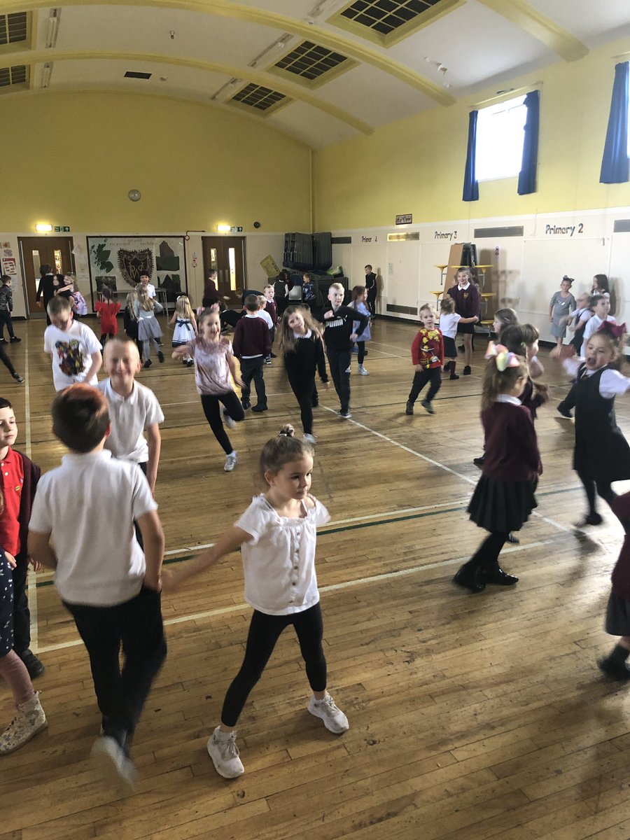 Forth enjoyed a disco this afternoon to celebrate earning the most house points this term! Well done Forth! 😃