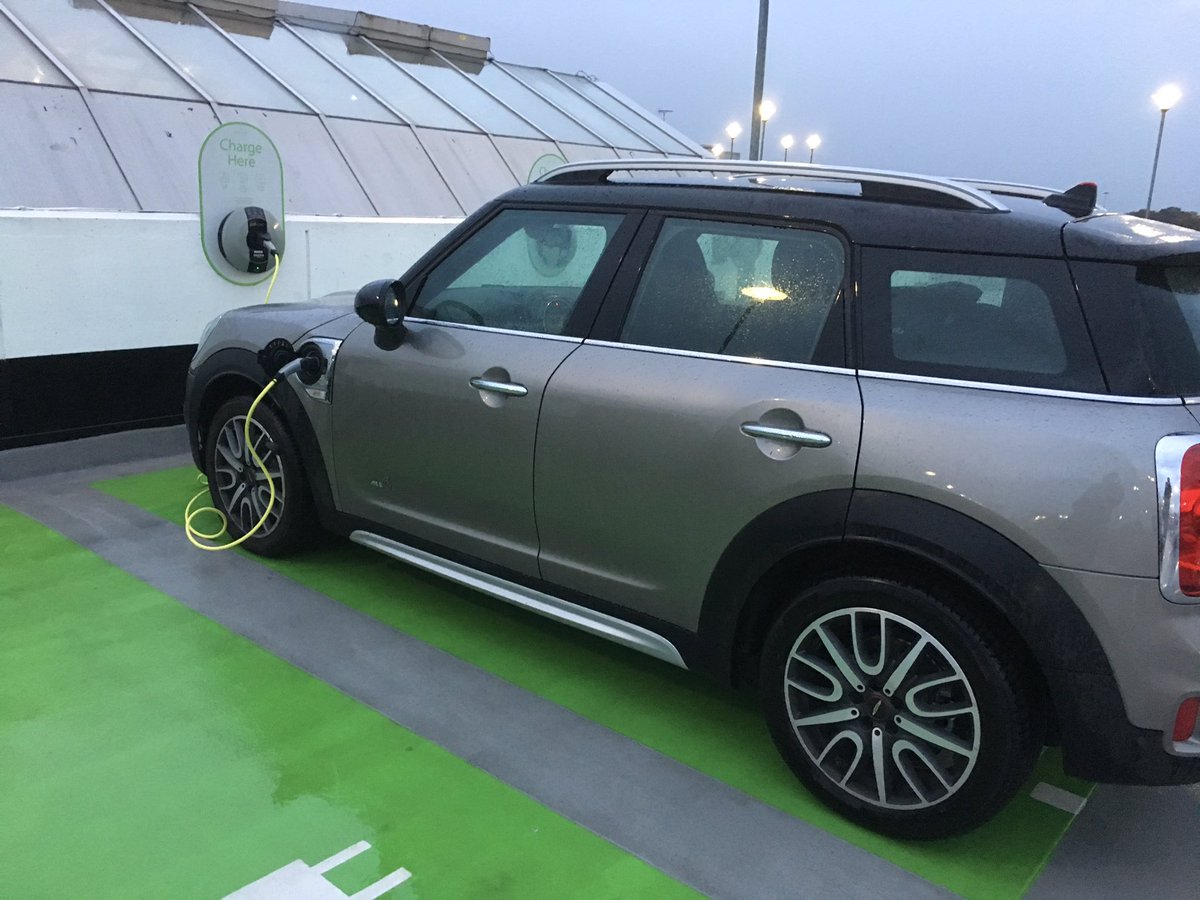 Public #EV charging is becoming A LOT better than it was a few years ago. Instant sign up / pay as you go usage. If only my car had a decent on board charger I’d have fully charged in an hour. Thanks @Pod_Point #Reading