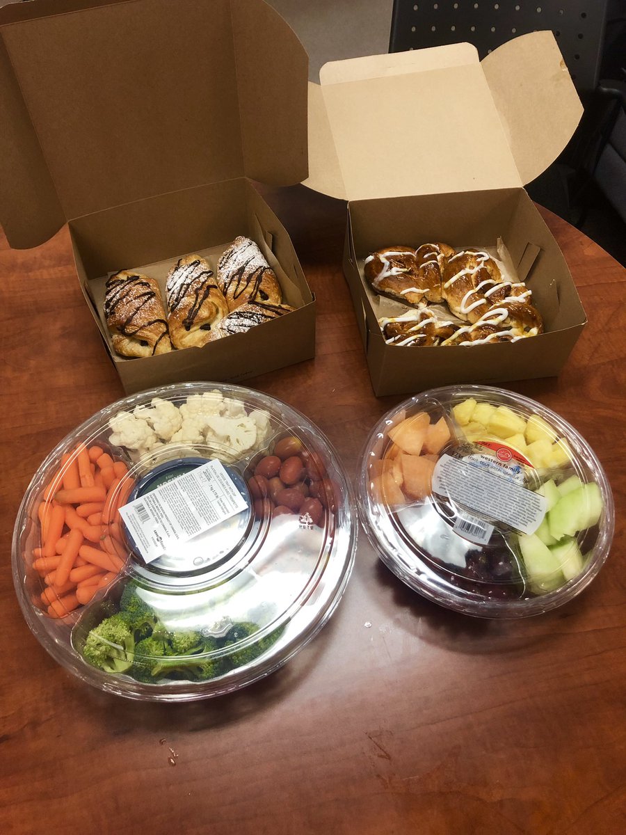 What better way to celebrate Thanksgiving with your work family than with an awesome potluck! Happy Turkey Day Long Weekend from #BMOTeamMountainView!
🍗🥧😋
#HappyTurkeyDay #BestTeamInBanking #ProudToWorkAtBMO
#HappyThanksgiving 
@pererasim1 <a href="/sasha_mori777/">Alexandra Sasha Mori</a>