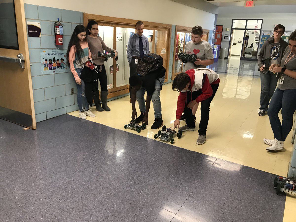 RogersMiddleSch's tweet photo. 8th grade @PLTWorg students @RogersMiddleSch used @VEXRobotics to build and program cars. #afftonstrong  #gearratio https://t.co/HG9H9kvdGk
