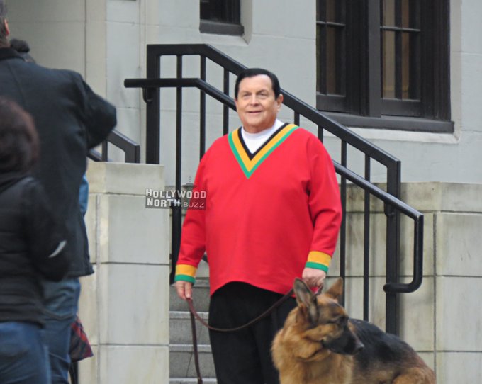 RongDesignCom's tweet photo. @ConanOBrien Burt Ward is gonna be on Arrow/Flash on CW for a upcoming episode.  Will we get to see him promote on your show, allowing you to remind him of when you held his suit for ransom? #CrisisOnInfiniteEarths #CONAN https://t.co/iI9zep0XVr