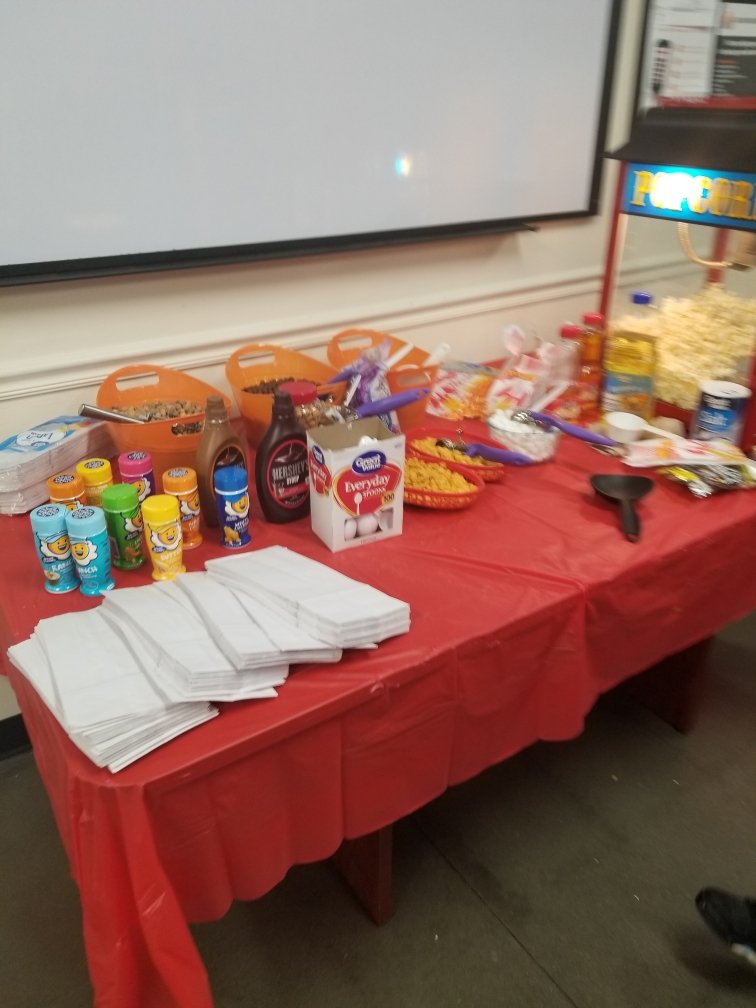 DrewHD1110's tweet photo. Popcorn extravaganza at 4632 for our cashiers! @XConnollyJr @SawyerLadawn @dpattersonTHD @32bryon Thanks @SeayCalandra https://t.co/QahKOdSq4B