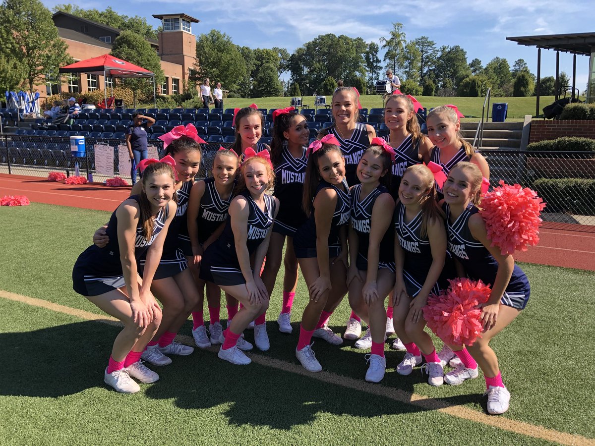 MV_Athletics's tweet image. Mustang cheerleaders all smiles and in pink before kickoff vs. Wesleyan! Go Mustangs! #MVcheer #MVfootball #MVathletics #ImAMustang #BetterTogethsr @MVPSchool