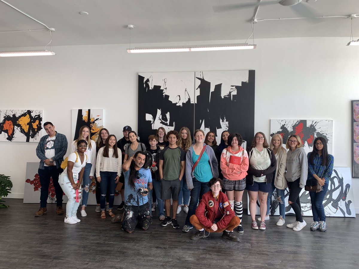 FrontierTitans's tweet image. Advanced Art students meeting artist Johnny Ramos at the Modern Gigi Gallery during their downtown art tour.  #visualperformingarts 🔵⚫️⬆️