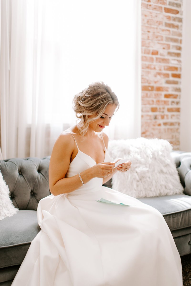 estateonsecond's tweet photo. Get ready in The Suite and take a moment to soak in your special day.

#bridalsuite #estatevenue #bridestyle #weddingvenue #weddinginspo #weddingtheme #weddingplanning #bridephoto #trendybride #caratsandcake #getoutandgather #weddingchicks #realwedding #theknot #weddingwire https://t.co/V10SywD0T9