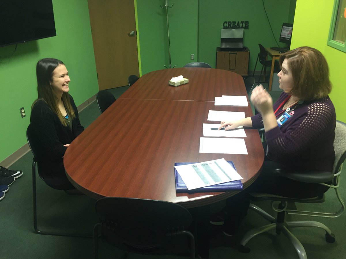 nixaschools's tweet image. 🦅 High school students in Library Science are focusing on soft skills. Their project included being interviewed by Dana Roberts, Christian County Library&apos;s Director of Youth Services. 🖊️ Students had to create an academic resume, dress professionally, &amp;amp; then receive feedback!