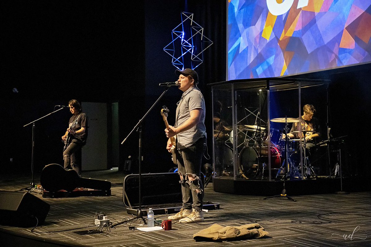 thecallnl's tweet photo. SOUND CHECK!
•
Leeland is on set getting ready to lead you into worship this evening! doors open in less than 3 hours!
•
#thecallnl #youth #gander #leeland #leelandmusic #2019 #prayerandworship #freedom #showtheworld #gather https://t.co/WUPhVY6eic