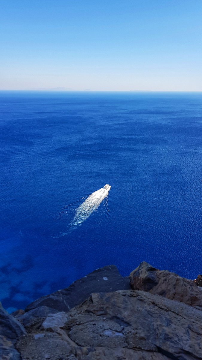 amorgos_trail's tweet photo. #amorgos #amorgosisland #amorgostrail_challenge στην Αμοργό  βουνό &amp; θάλασσα γίνονται ένα 💙🏃‍♀️🏃‍♂️🐬 https://t.co/5sgW6obnFW