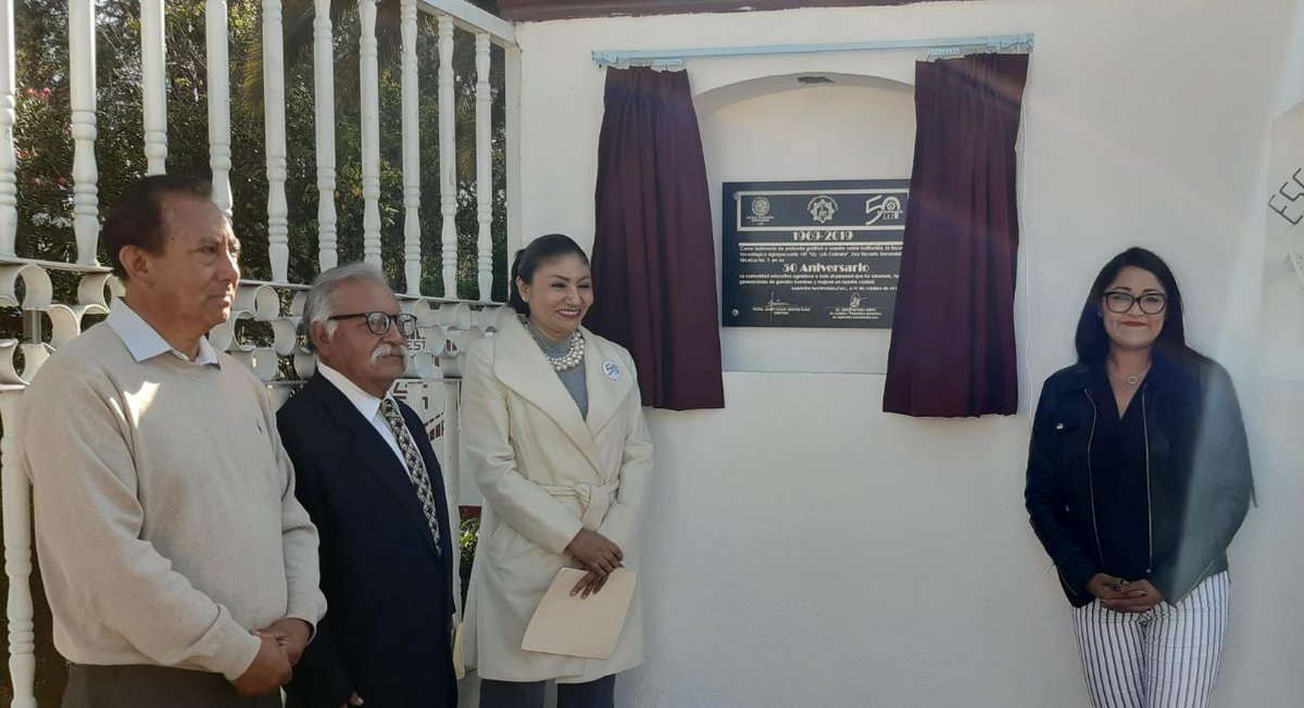LizVictoriaHta's tweet photo. Asistí a la ceremonia del 50 aniversario de la Escuela Secundaria Técnica N°7, de la cual me siento orgullosa de haber egresado. 

Agradezco la invitación de la Directora; Jeanett Gladys Sanches. Mi reconocimiento a los profesores y al personal administrativo, quienes con entrega https://t.co/ppADYQjuJZ