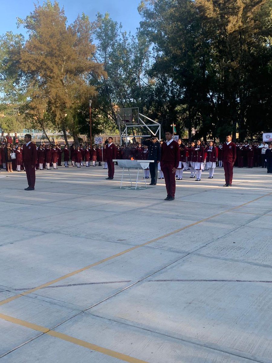 LizVictoriaHta's tweet photo. Asistí a la ceremonia del 50 aniversario de la Escuela Secundaria Técnica N°7, de la cual me siento orgullosa de haber egresado. 

Agradezco la invitación de la Directora; Jeanett Gladys Sanches. Mi reconocimiento a los profesores y al personal administrativo, quienes con entrega https://t.co/ppADYQjuJZ