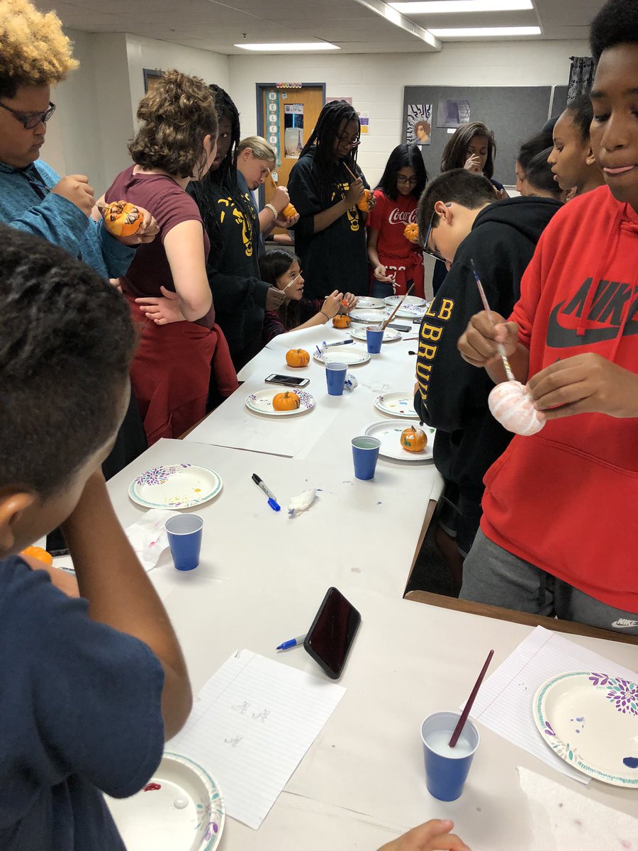 Laura Stone tweet media