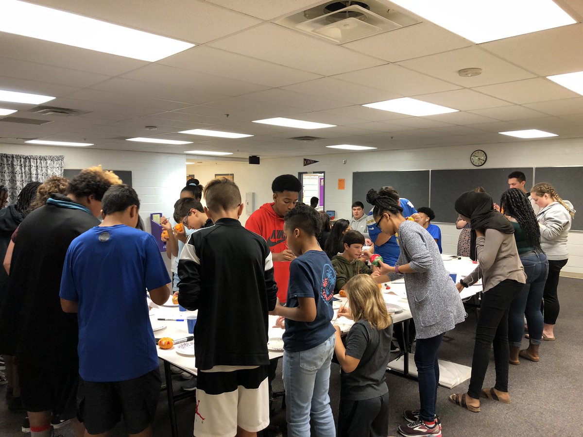 Laura Stone tweet media