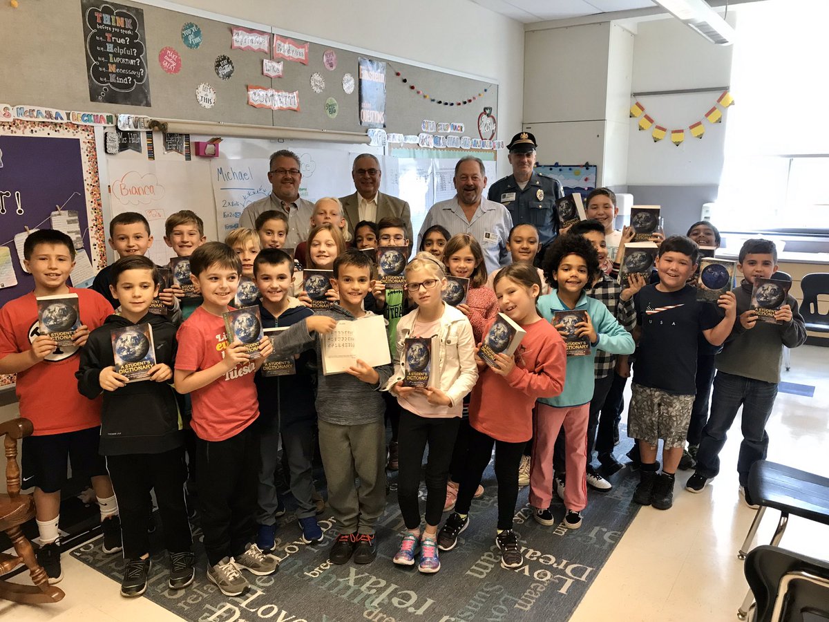 Thank you Newtown Rotary Club for coming to see us today! We love our new dictionaries ♥️