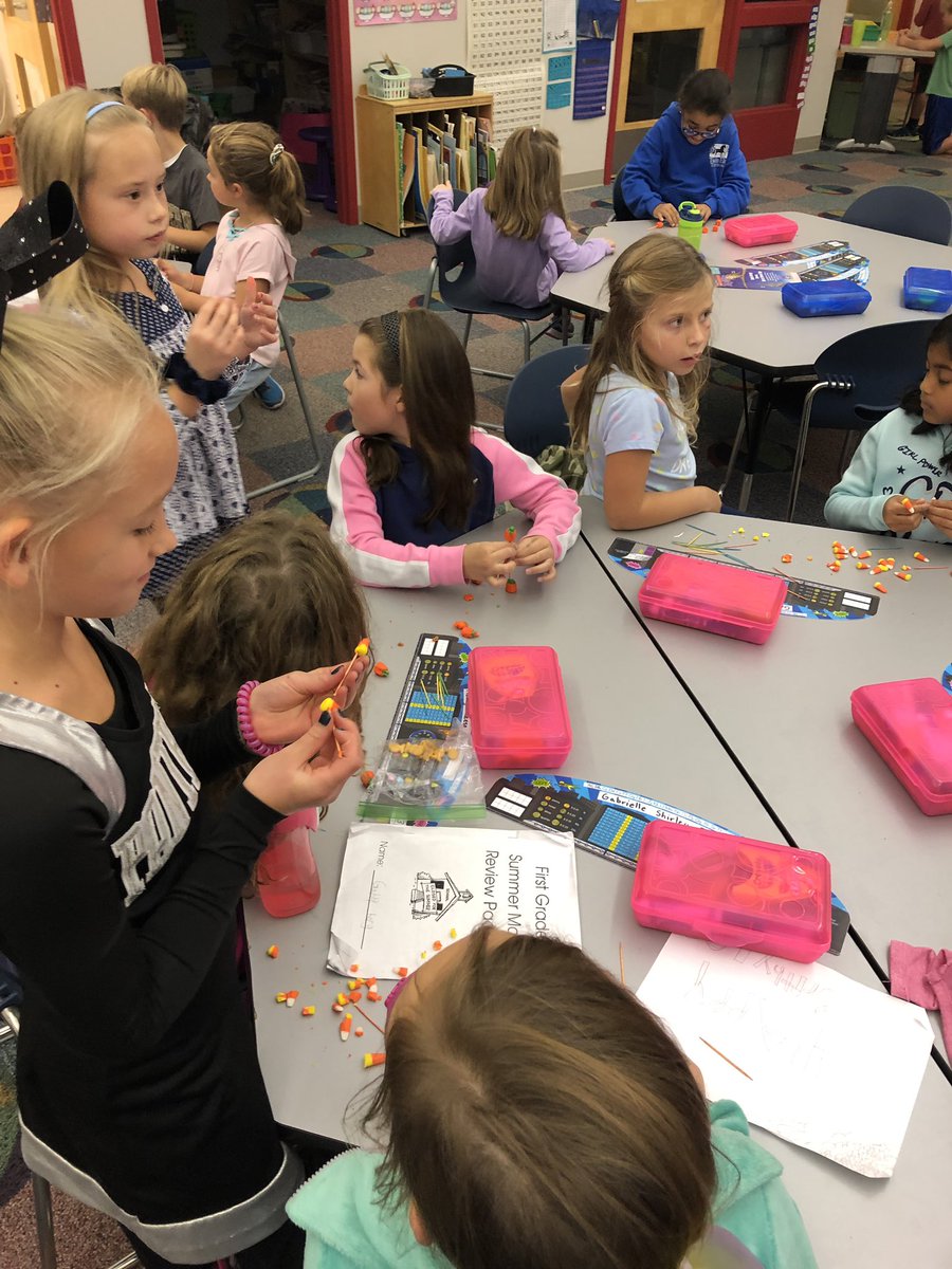 megan_zale's tweet photo. Candy Corn STEM challenge with our buddies! #STEM #buddies #candycornchallenge https://t.co/7oAMdgIGhY