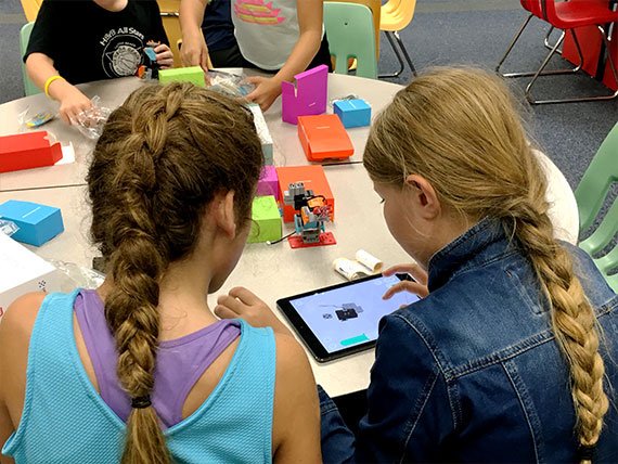 RobotsMexico's tweet photo. Los kits de construcción incorporan a la perfección la enseñanza de la ciencia y la ingeniería en las aulas de primaria, secundaria y preparatoria.

Más información en ➡ https://t.co/uvTnqNcr32

#Ubtech #UbtechRobotics #Robótica #Robot #Robots #Tecnología #Enseñanza #Ciencia https://t.co/WQcXNlzG6b