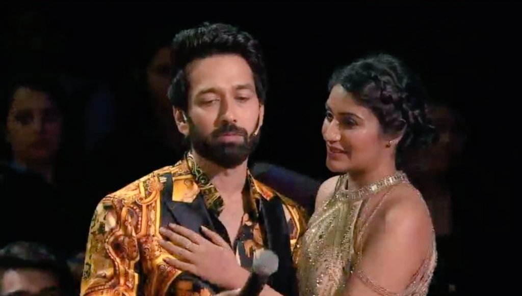 SINGS O JAANA LOUDLY  #narbhi  #shivika