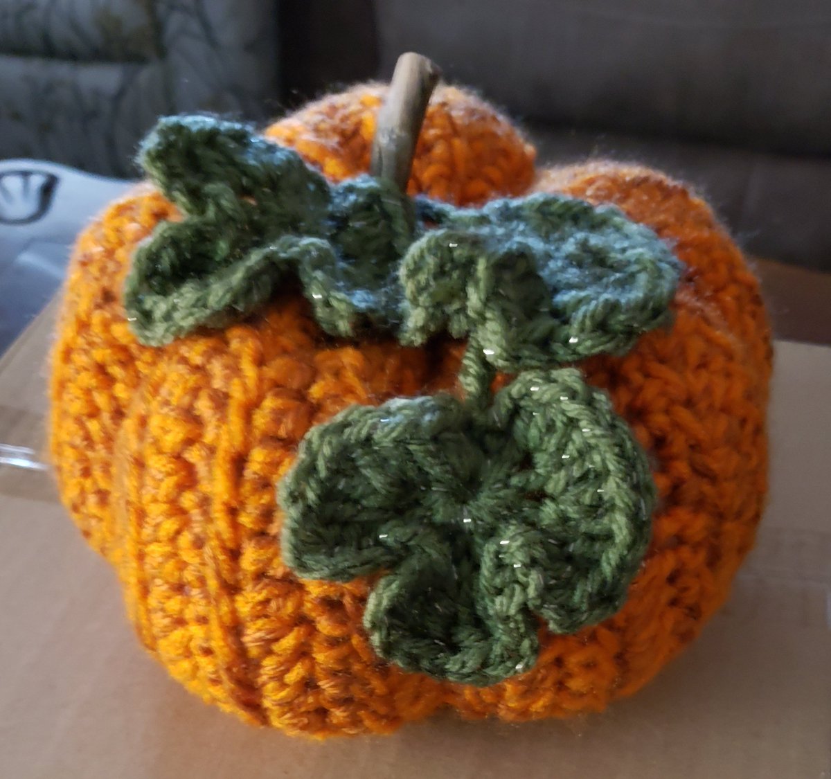 MadeSonni's tweet photo. A little pumpkin patch #AutumnArt  #crochet #pumpkins #SONNIMADE #HooksAndYarn #CreateWithLove https://t.co/c2teAKPsiy
