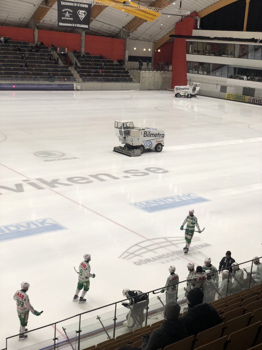 VSK - Jensisej. En fredag? I World Cup? Man tackar. Nu kör vi Sportklubben #svbandy