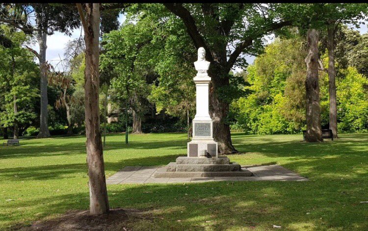 MurrayHThompson's tweet photo. ⁦@GrayConnolly⁩ Edith Cavell statue in Melbourne https://t.co/bqAs5wrDBX