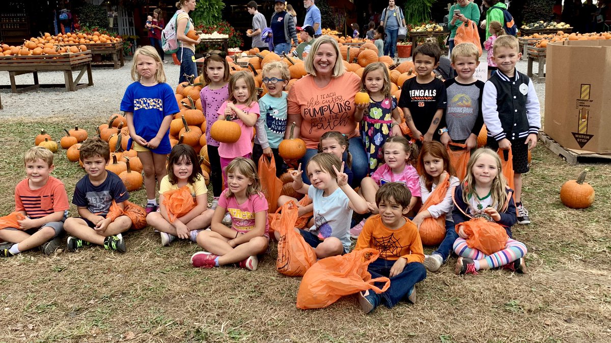 SmittyClass's tweet photo. Learning out in the fields with the Cutest Pumpkins in the Patch!🎃🎃🎃🎃🎃@goMercerEagles  @MissAshby123 https://t.co/3wIThyWGkD