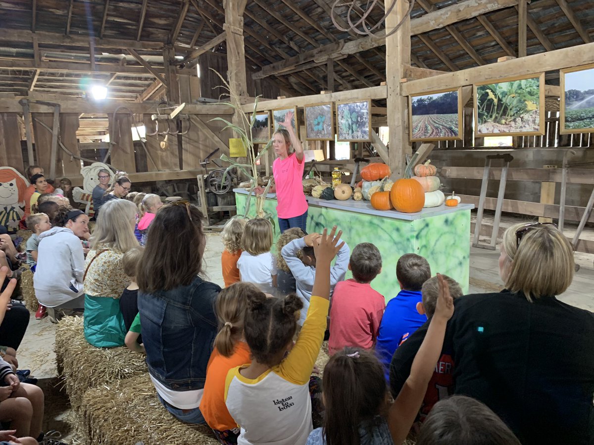 SmittyClass's tweet photo. Learning out in the fields with the Cutest Pumpkins in the Patch!🎃🎃🎃🎃🎃@goMercerEagles  @MissAshby123 https://t.co/3wIThyWGkD