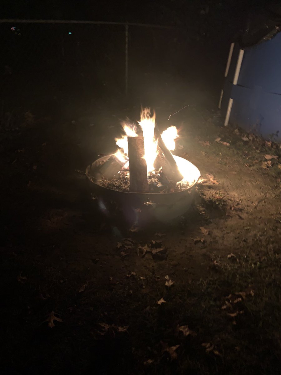 JessDuer27's tweet image. Only way to unwind on Friday night! ❤️❤️ #fallfire #ohiolife