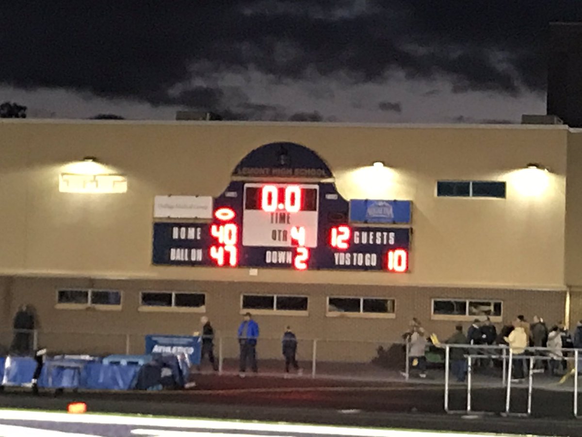 bettinmaxxx's tweet photo. @lemont_football big second half for LHS sophomores to slam the door #keeprolling #brothersinthehuddle #We_R_LHS #HitHard #BigGameNextWeek #FNL #WinningCulture https://t.co/rEIJHkqzOV