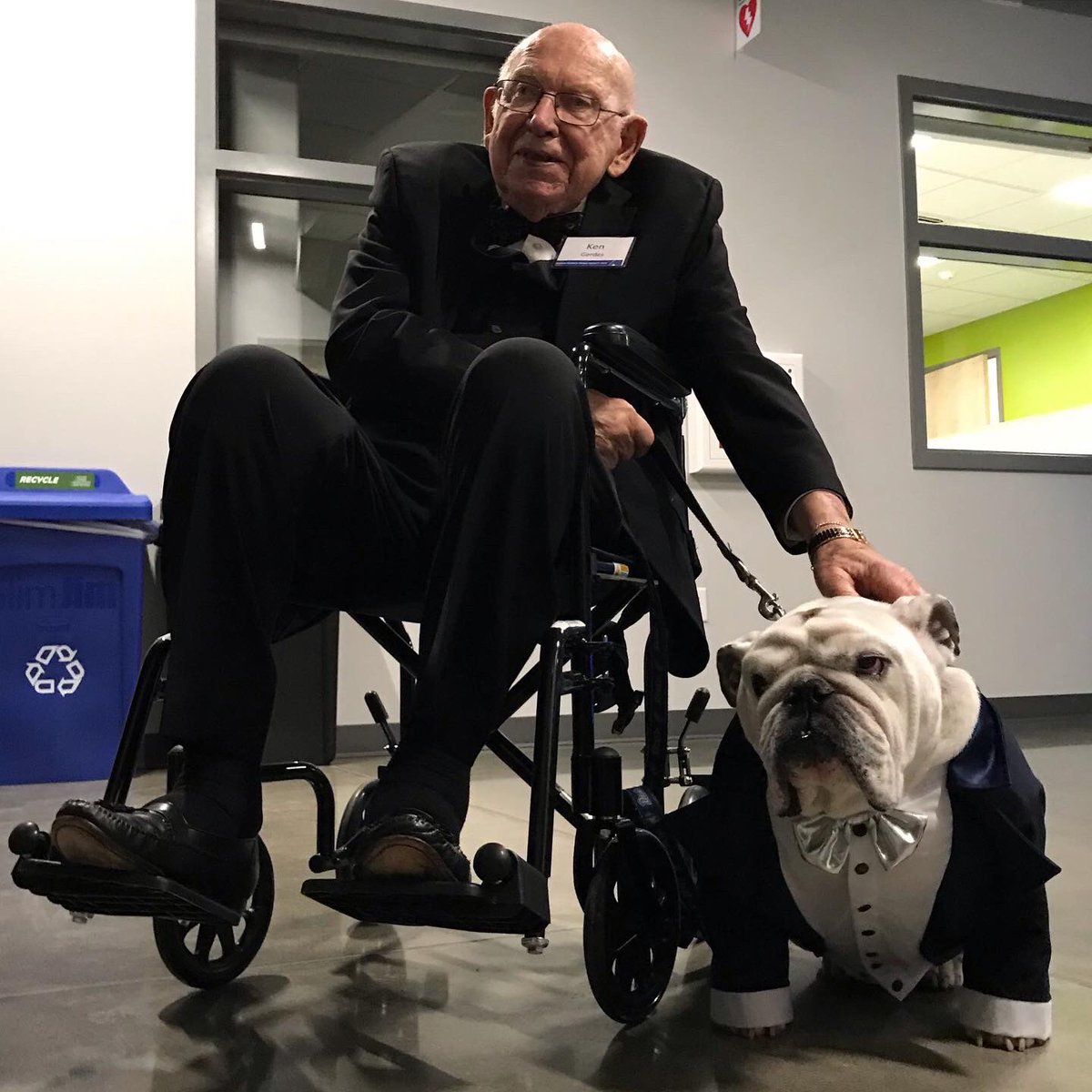 DrakeUGriff's tweet photo. FMDS was a smashing success. I mean, it’s no surprise... because how could things possibly go wrong while wearing my tux?  #griffinatux @DrakeUniversity https://t.co/ICmiy9ARQi